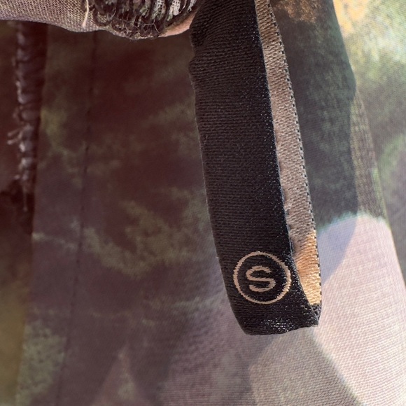 Womens Floral Short Sleeve V Neck swimsuit coverup  Small - Picture 10 of 12